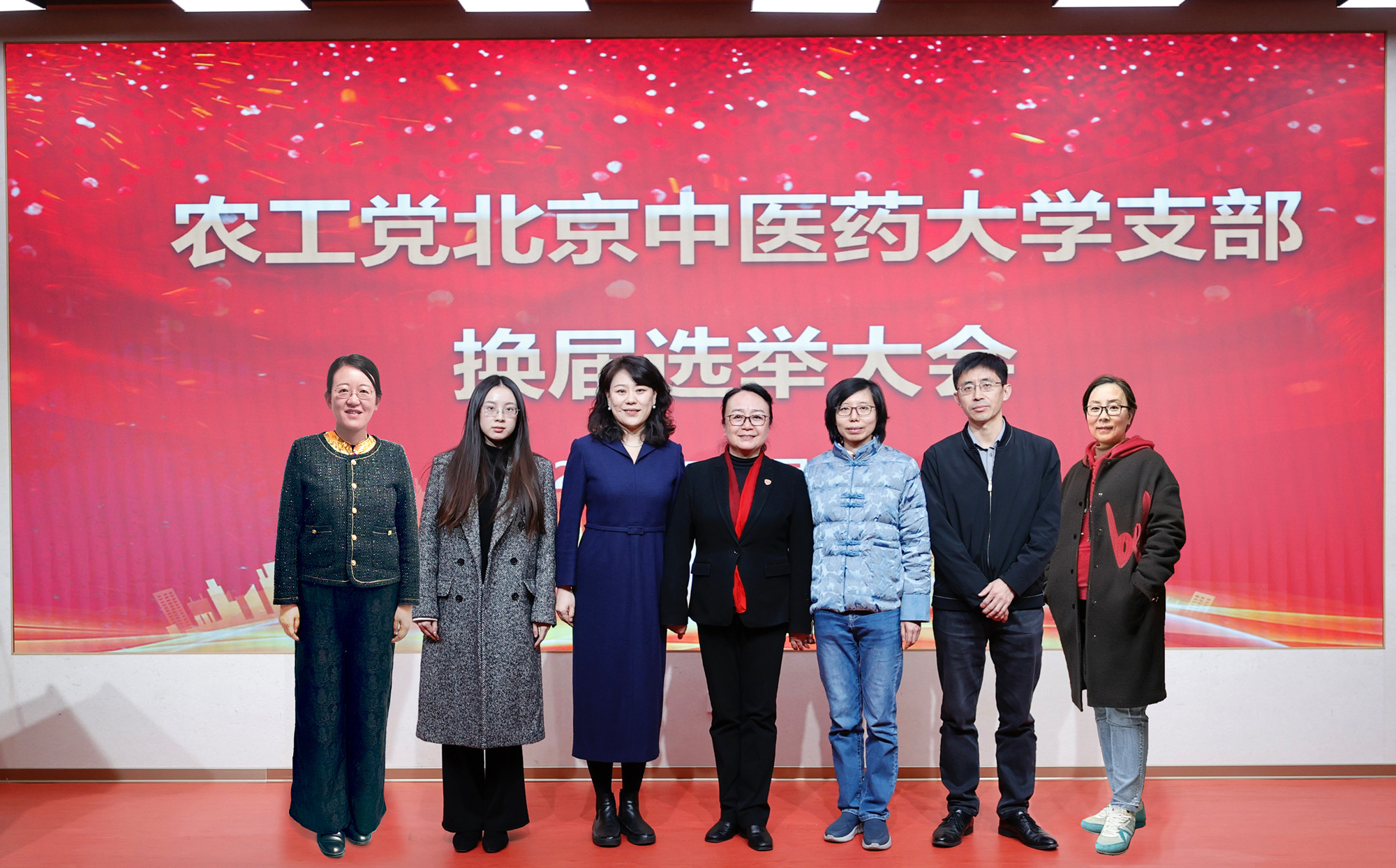 支委会合影_副本.jpg